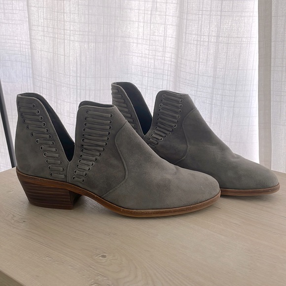 Vince Camuto Pevista Woven Accent Leather Ankle Bootie great summer boot - Picture 3 of 10